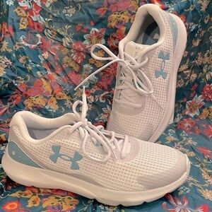 Brand New Under Armour Surge 3 Running Shoes Lace Up Sneakers Light Gray & Blue